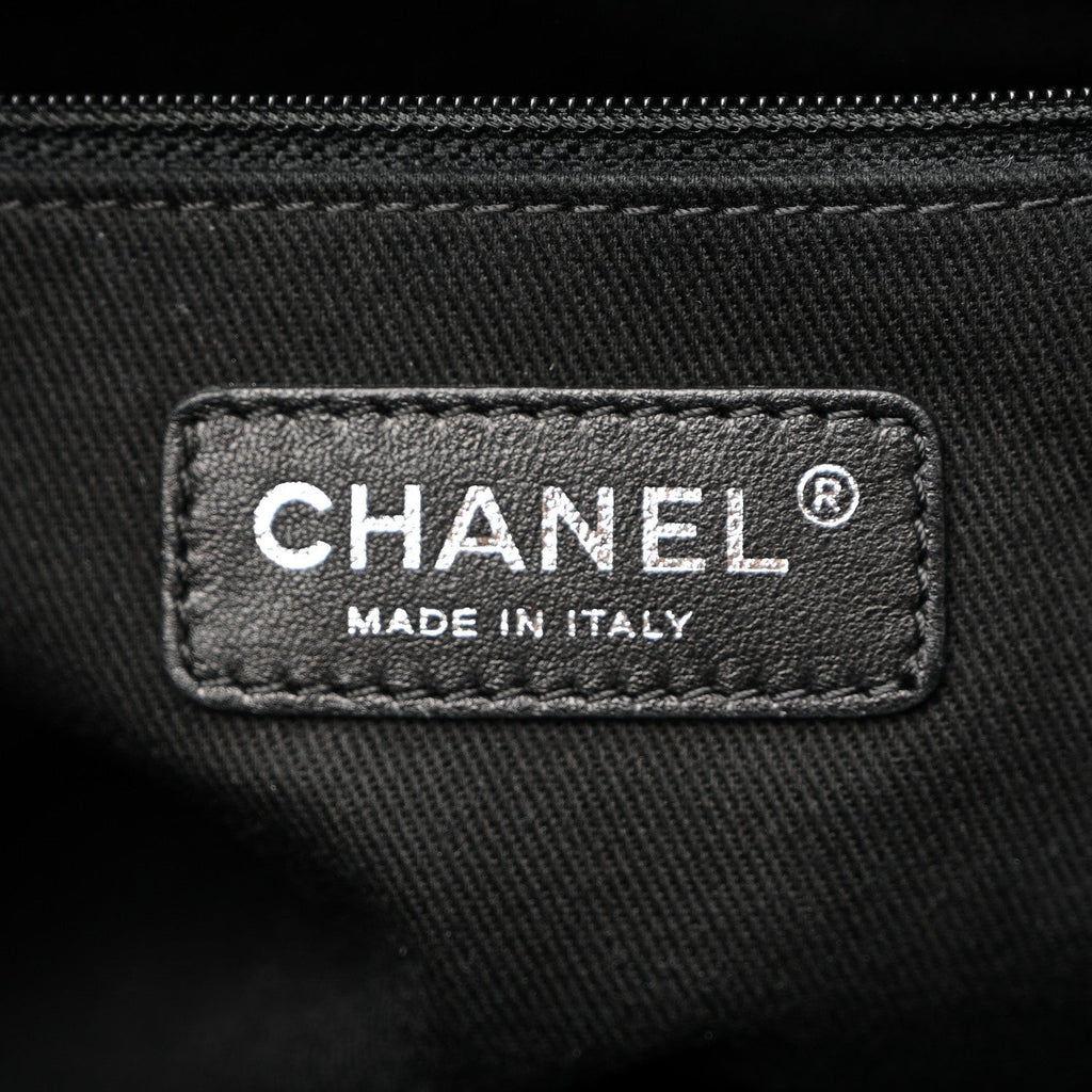 Caviar Quilted Medium CC Bucket Bag Black