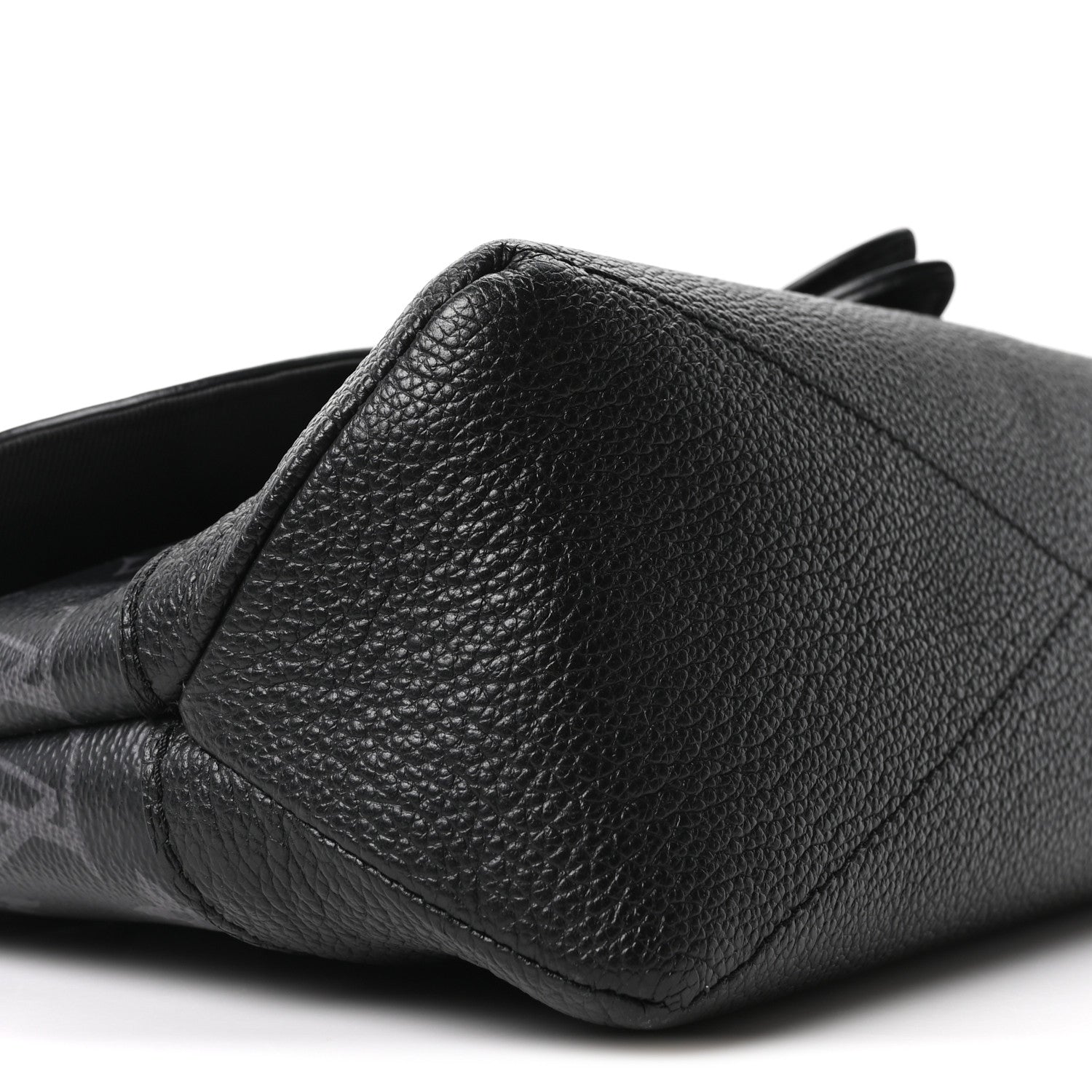 Monogram Eclipse Saumur Messenger NV Black