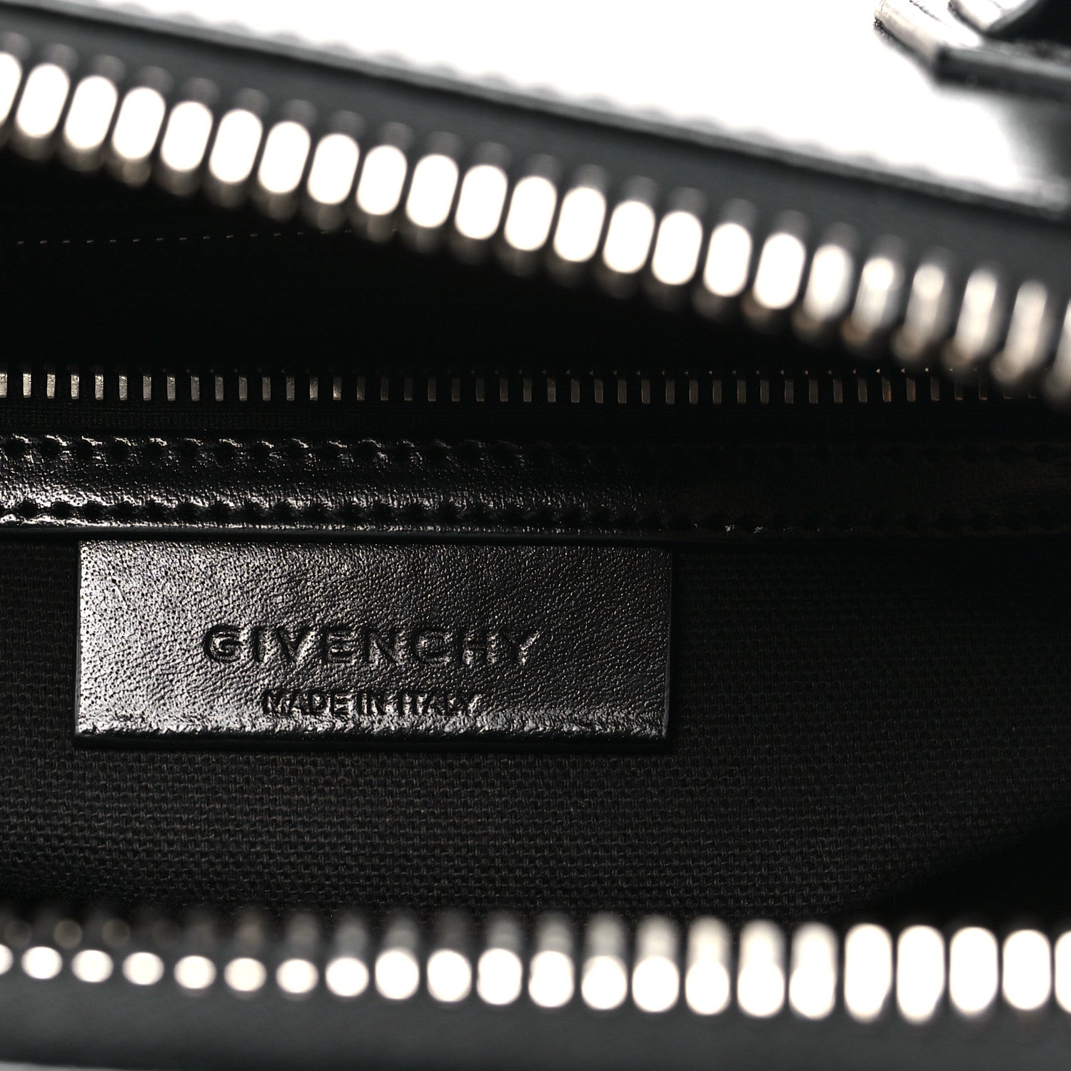 Shiny Lord Calfskin Small Antigona Black