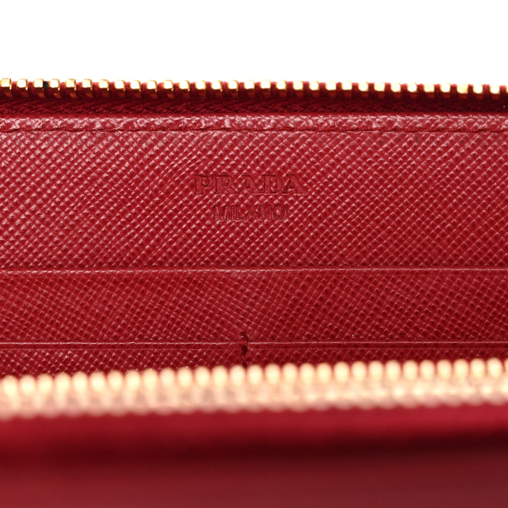 Saffiano Triangle Zip Around Wallet Fuoco