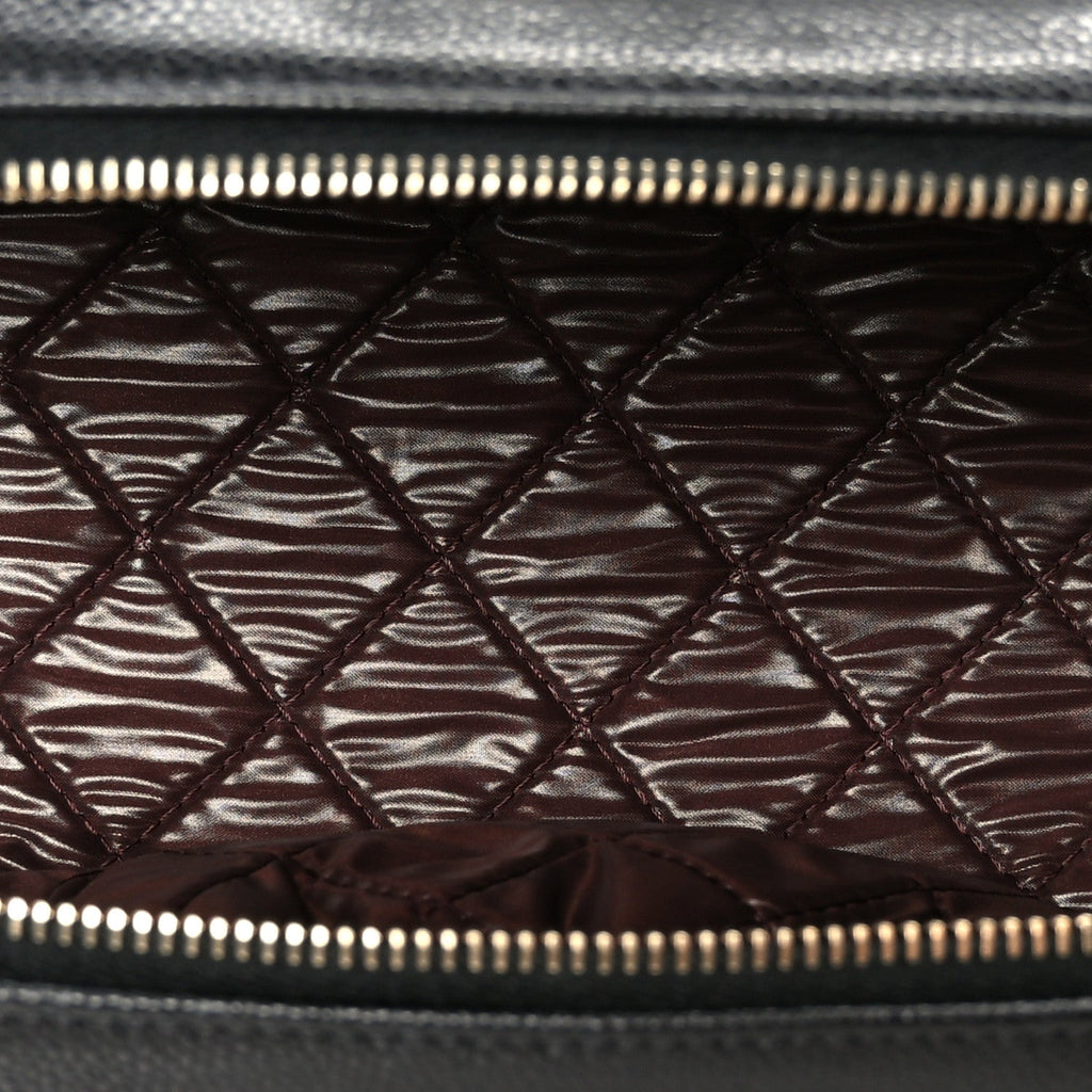 Caviar Quilted Toiletry Case With Chain Black