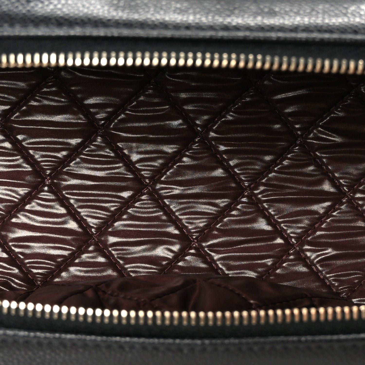Caviar Quilted Toiletry Case With Chain Black