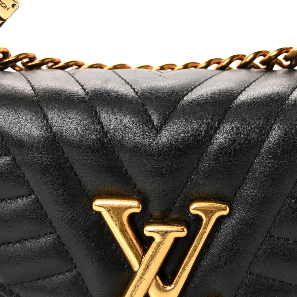 Calfskin New Wave Chain PM Black