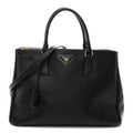 Saffiano Medium Galleria Double Zip Tote Black