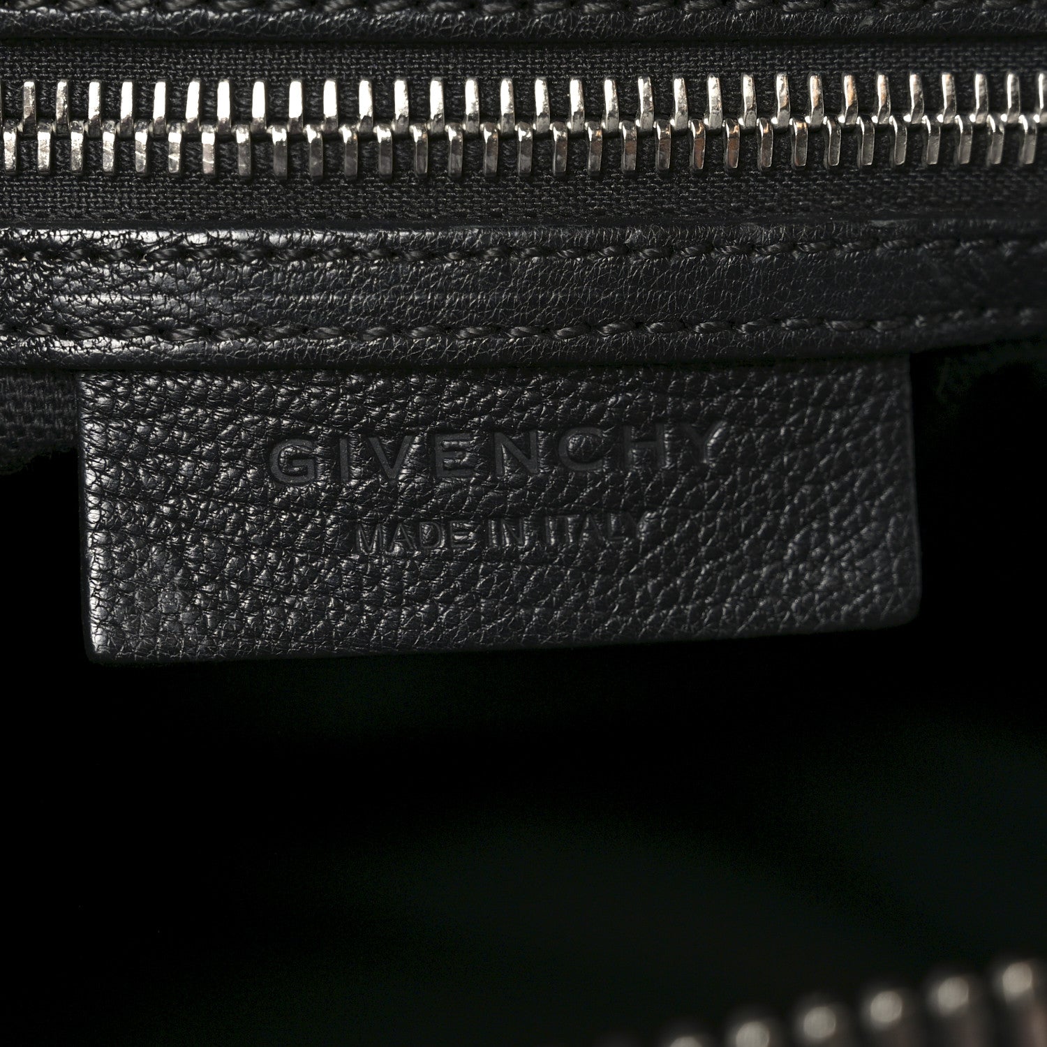 Sugar Goatskin Medium Antigona Black