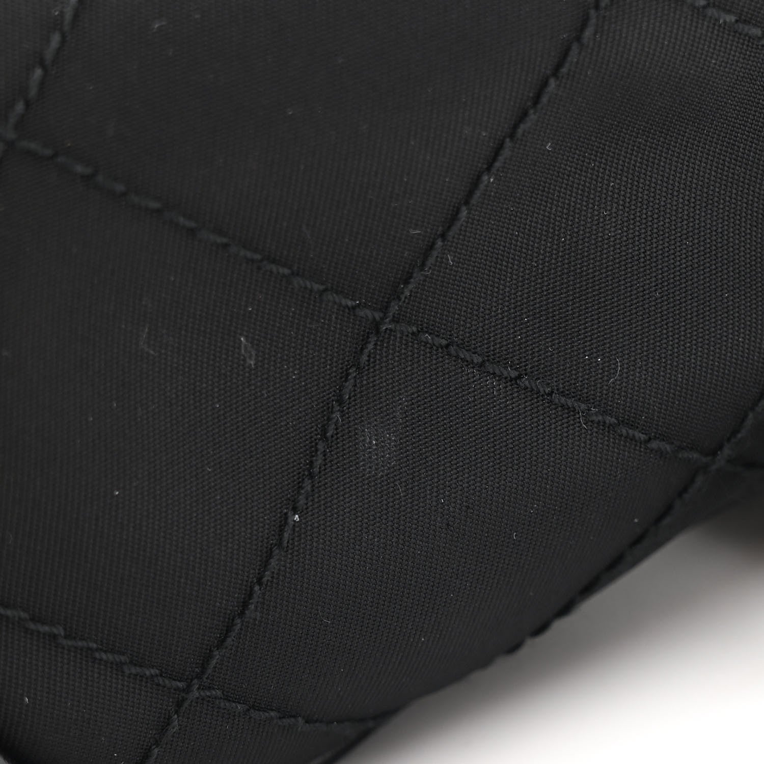 Tessuto Nylon Saffiano Impunturato Quilted Barrel Pochette Black