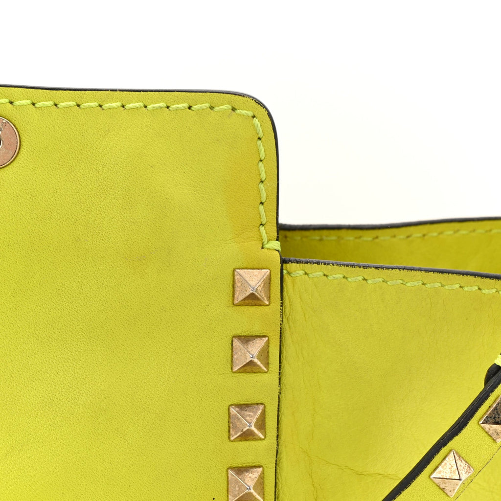 Vitello Medium Rockstud Tote Yellow Fluo
