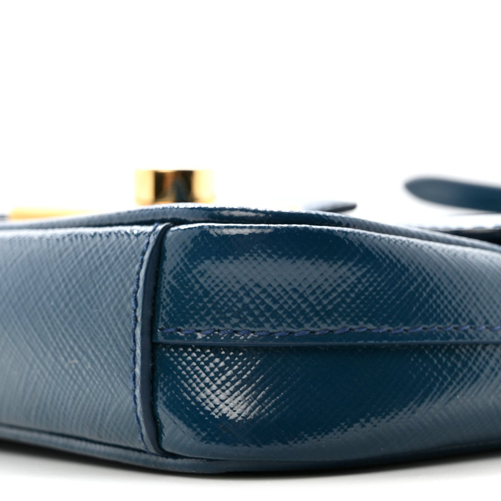 Saffiano Vernice Lock Flap Chain Bag Azzurro