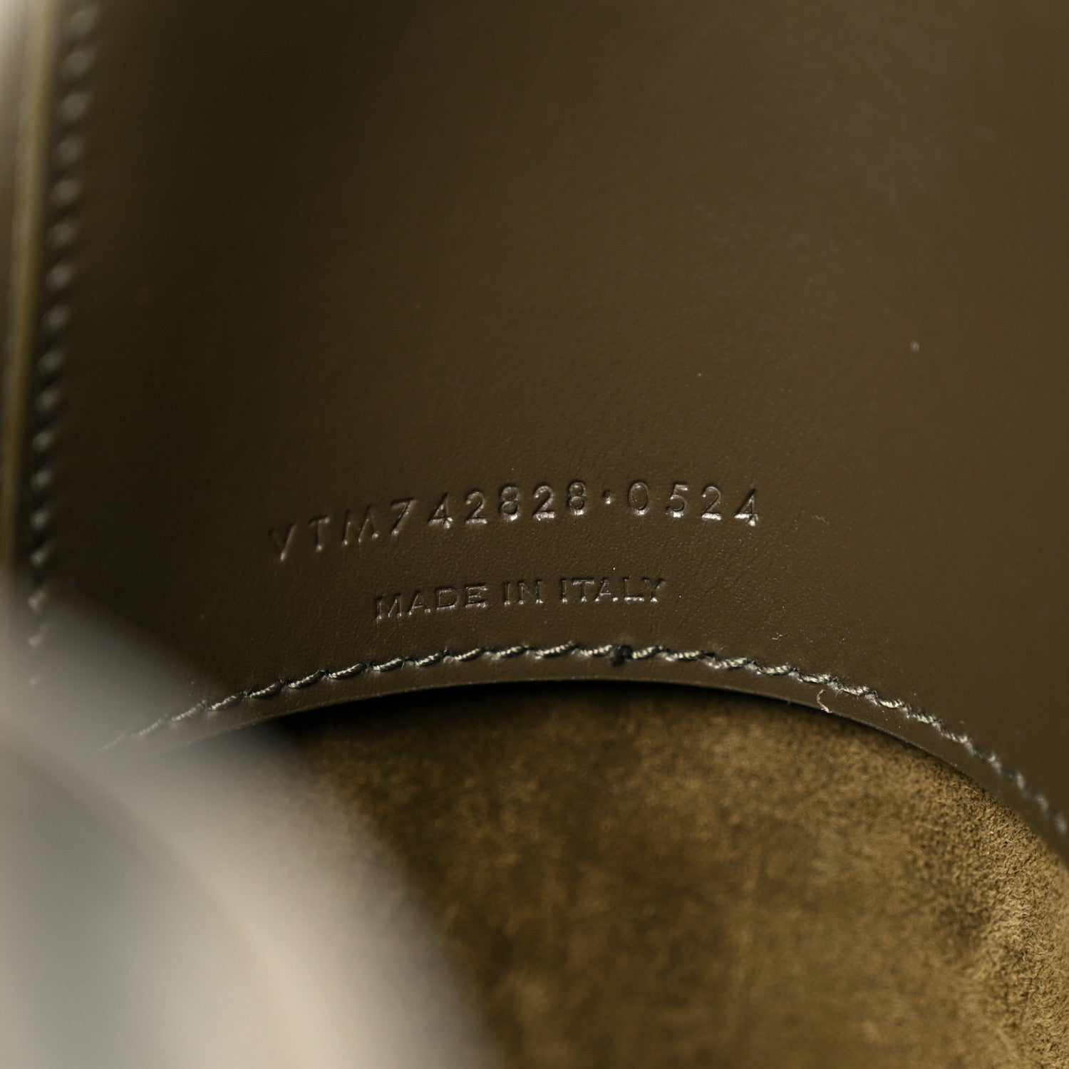 Shiny Calfskin Le 37 Bucket Bag Deep Musk