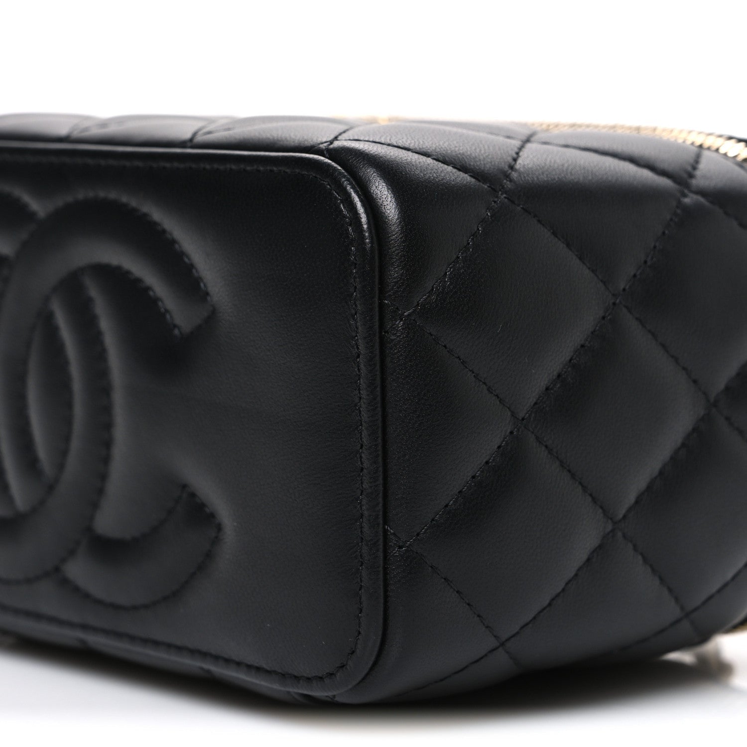 Lambskin Quilted Pearl Crush Small Vanity Case With Chain Black