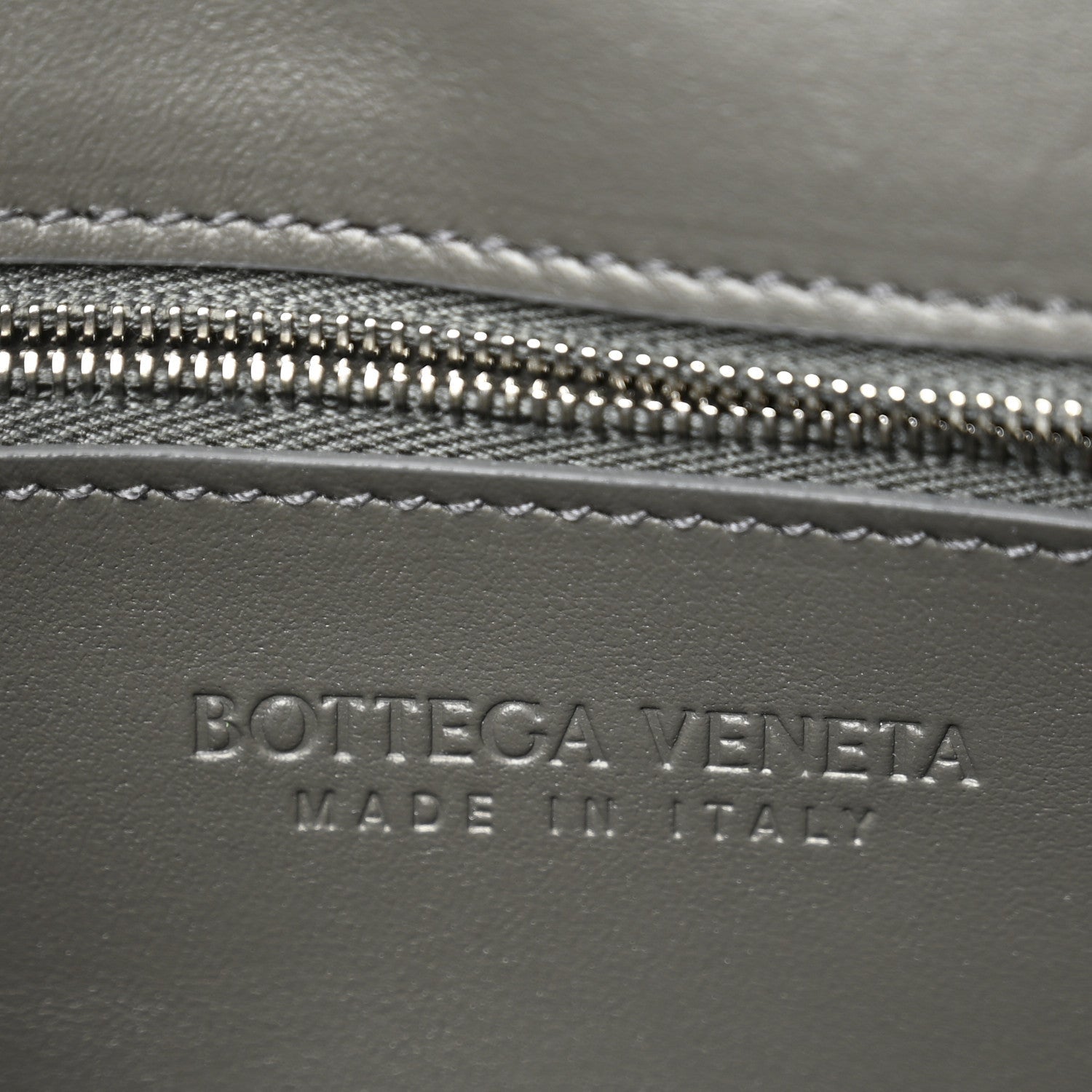 Calfskin Maxi Intrecciato Versatile Cassette Bag Thunder