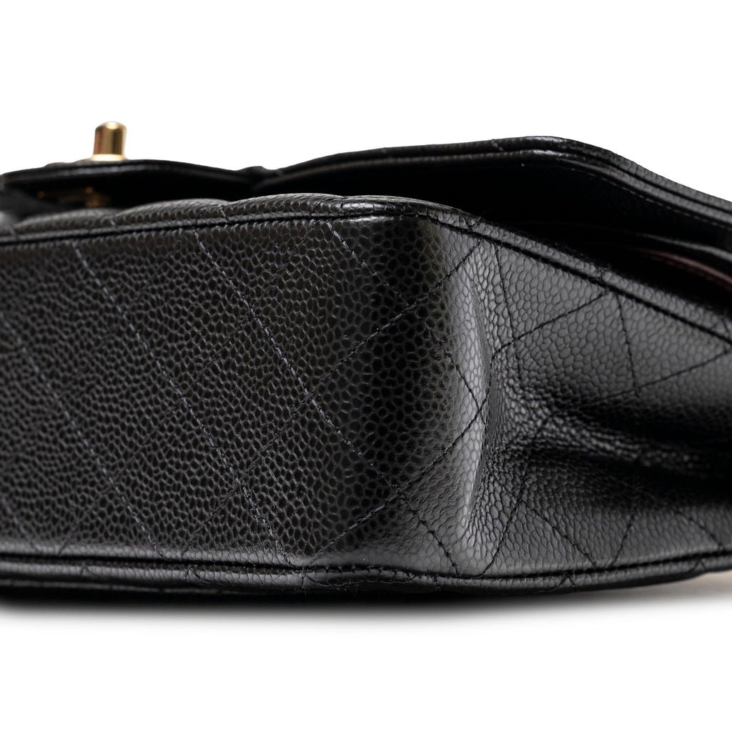 Chanel Classic Flap Medium Caviar Black Gold Hardware