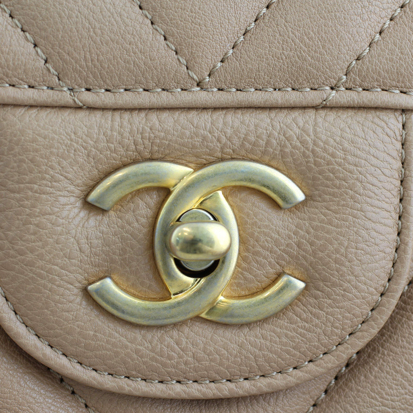 Chanel Classic Double Flap Jumbo Chevron | Beige Calfskin