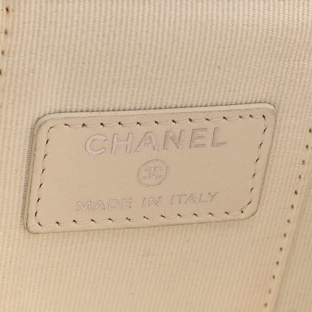 Caviar Quilted Enamel Coco Mini Vanity Case With Chain White