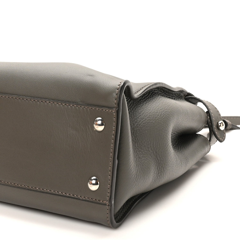 Vitello Seta Shiny Nappa Medium Peekaboo Iconic Satchel Carbone Grigio Polvere