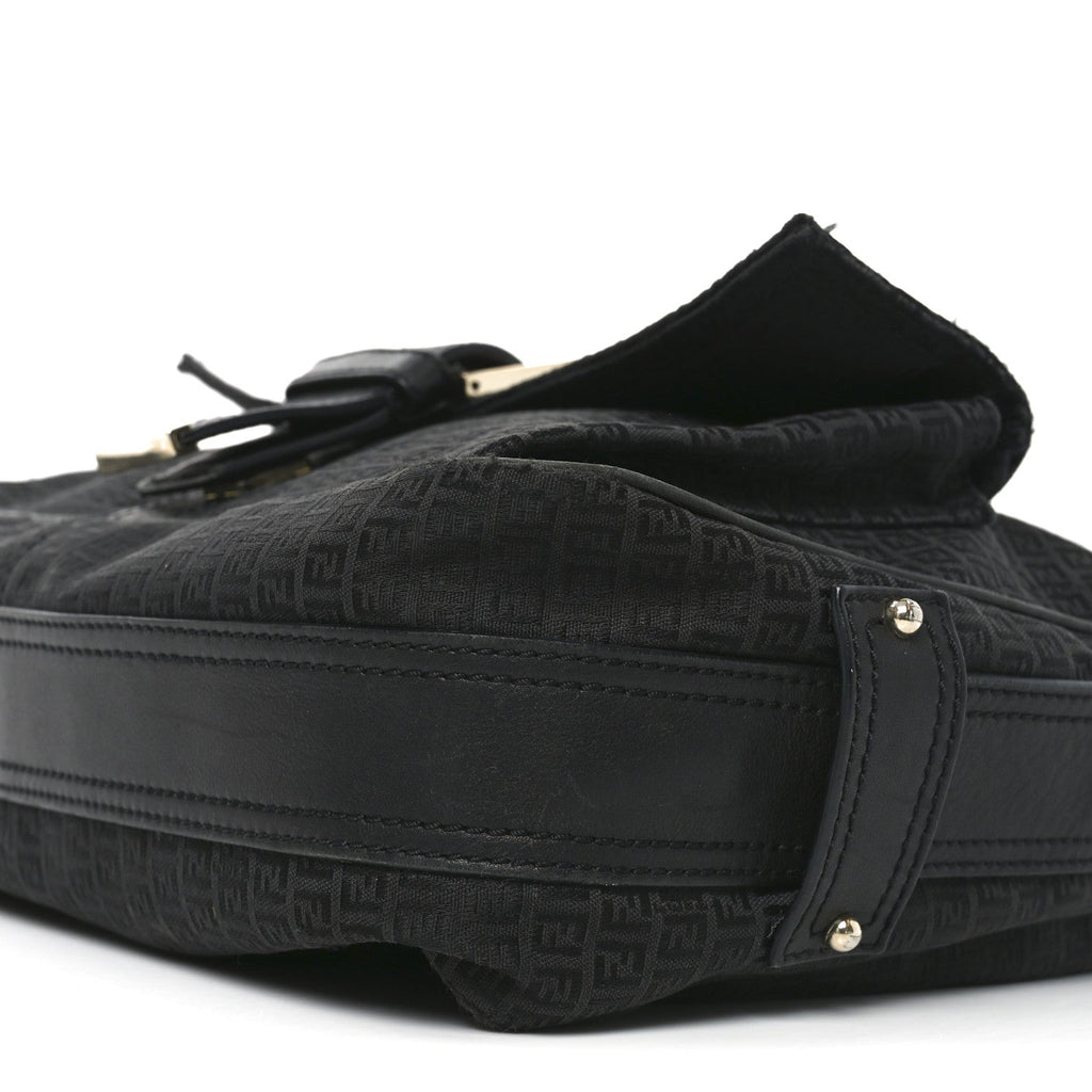 Zucchino Vitello Shoulder Bag Black