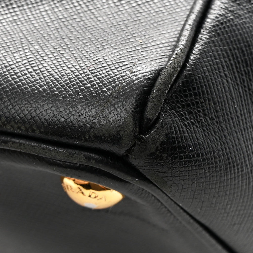 Saffiano Medium Galleria Double Zip Tote Black