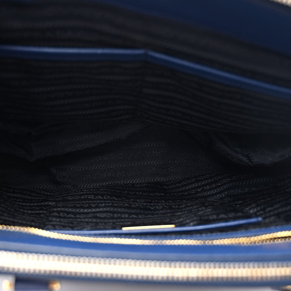 Saffiano Lux Medium Galleria Double Zip Tote Bluette