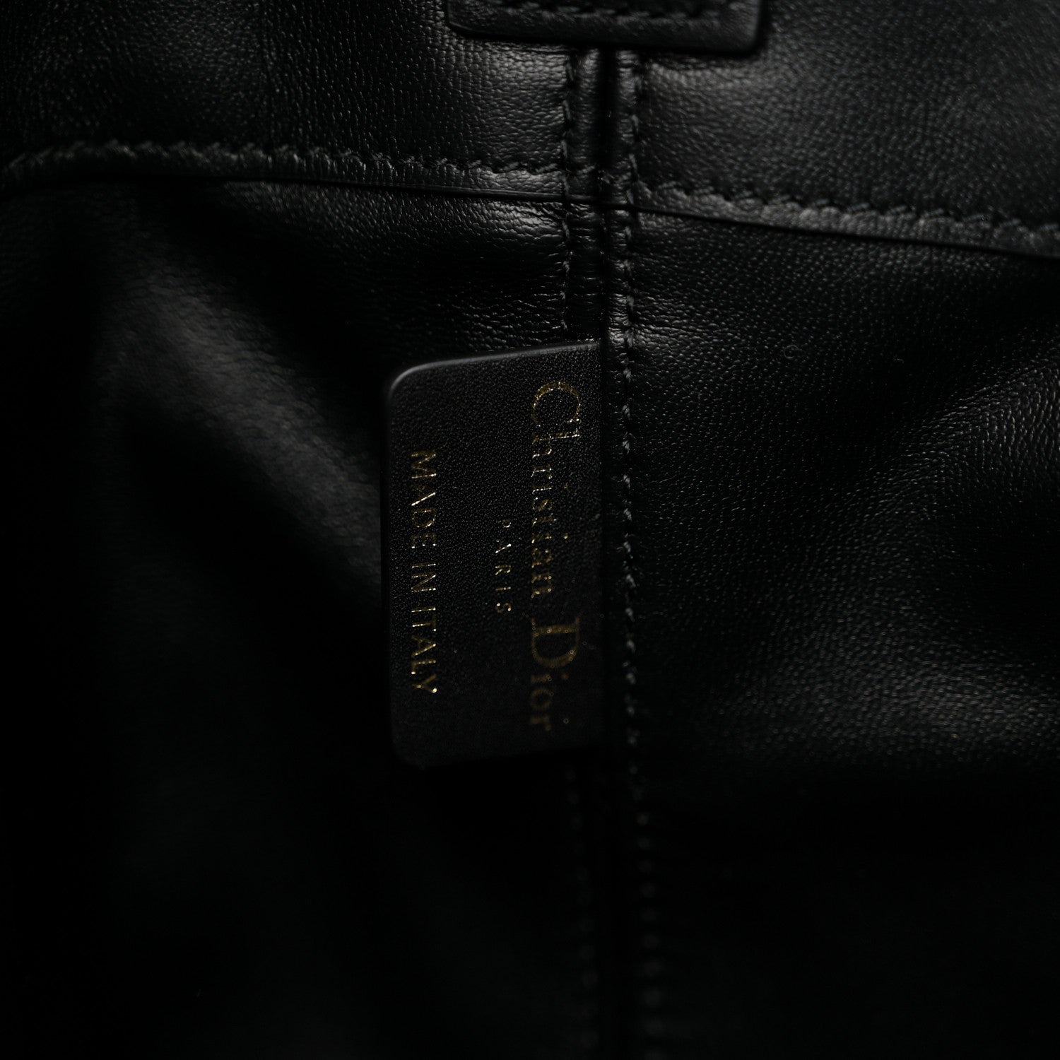 Calfskin Macrocannage Medium Toujours Black