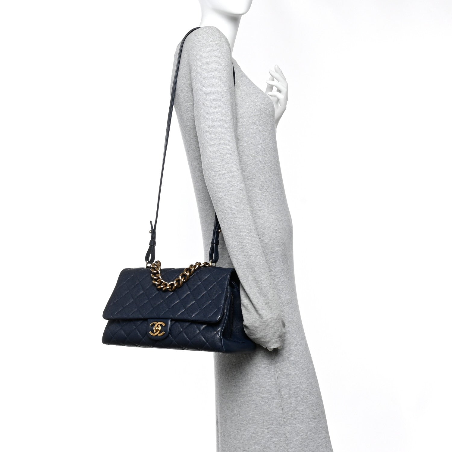 Shiny Sheepskin Quilted Large Trapezio Flap Navy