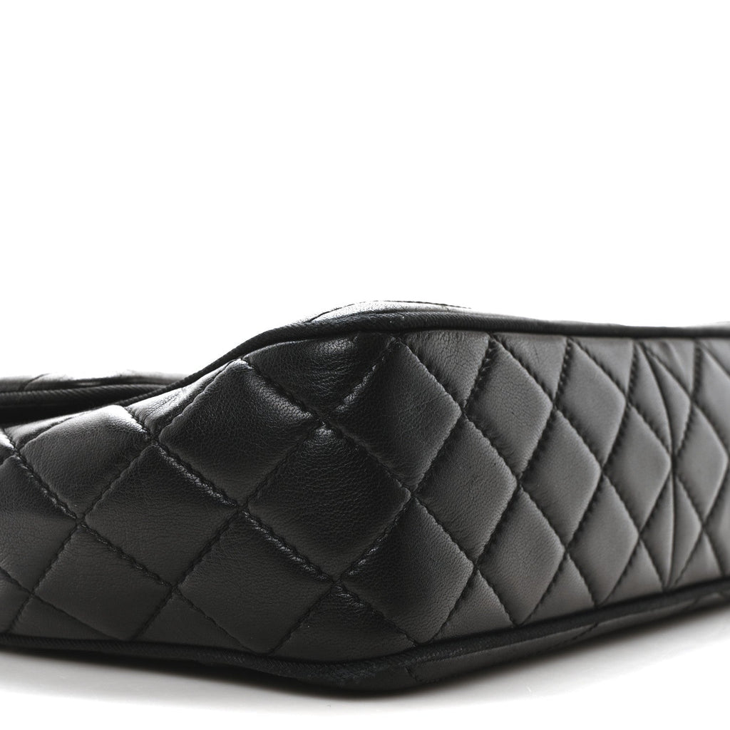 Lambskin Scallop Quilted Medium Pagoda Flap Black