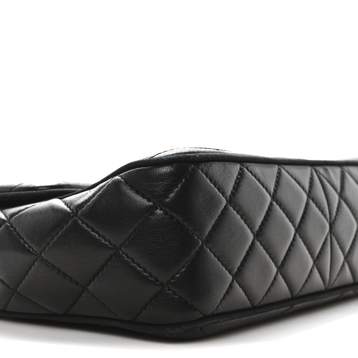 Lambskin Scallop Quilted Medium Pagoda Flap Black