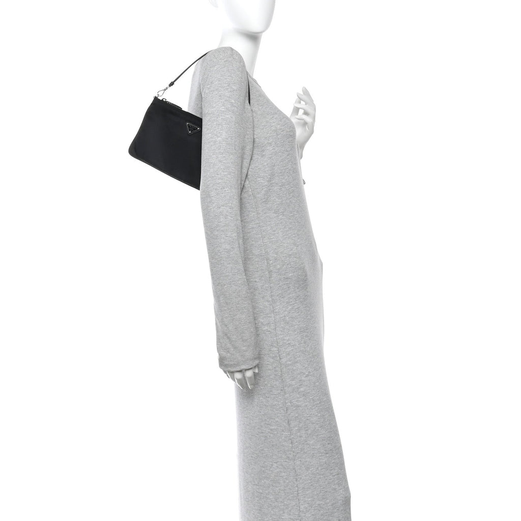Re-Nylon Vela Pouch Black