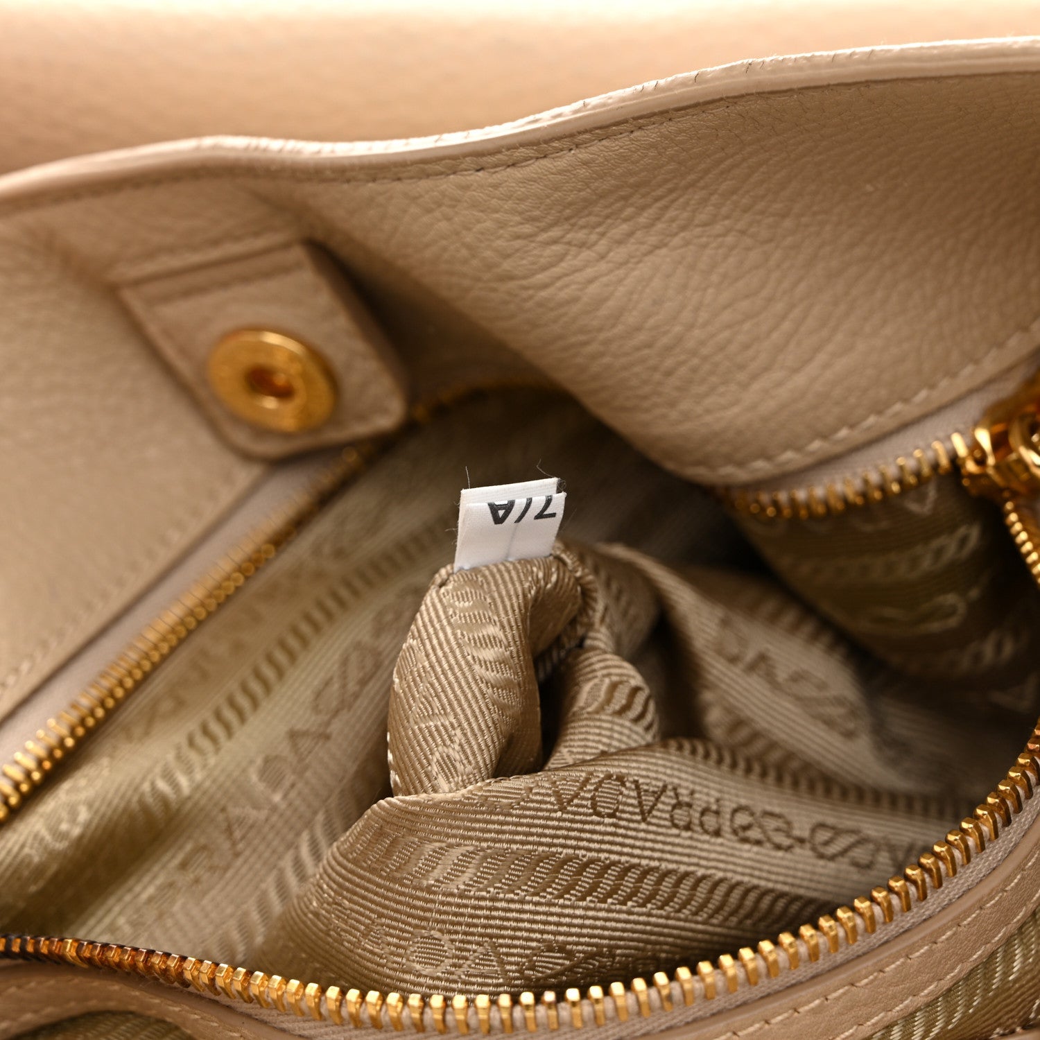 Vitello Daino Side Pocket Hobo Sabbia