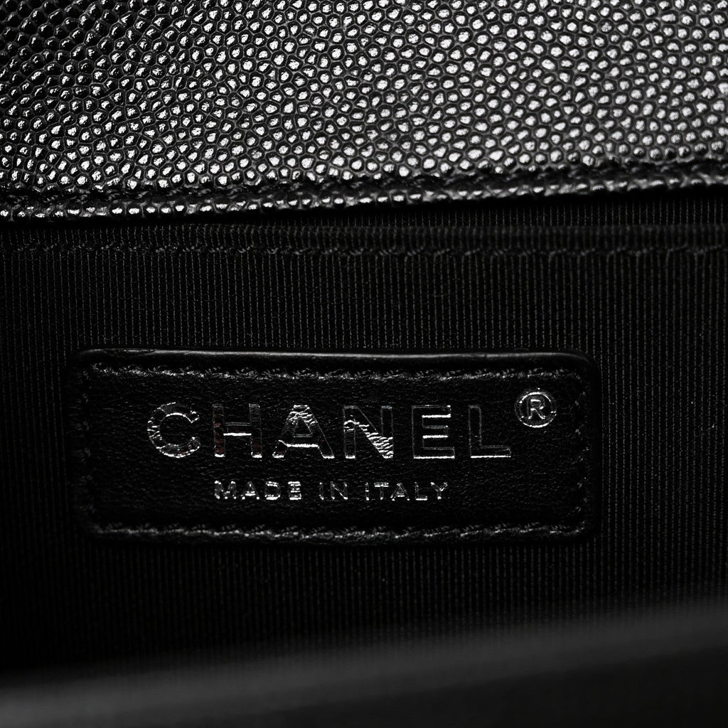 Caviar Quilted Medium Boy Flap Black