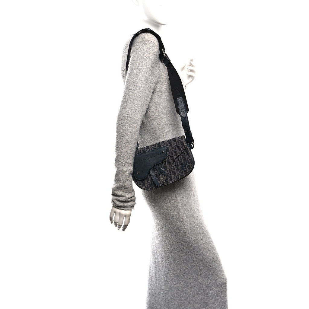 Oblique Saddle Messenger Pouch Blue Black