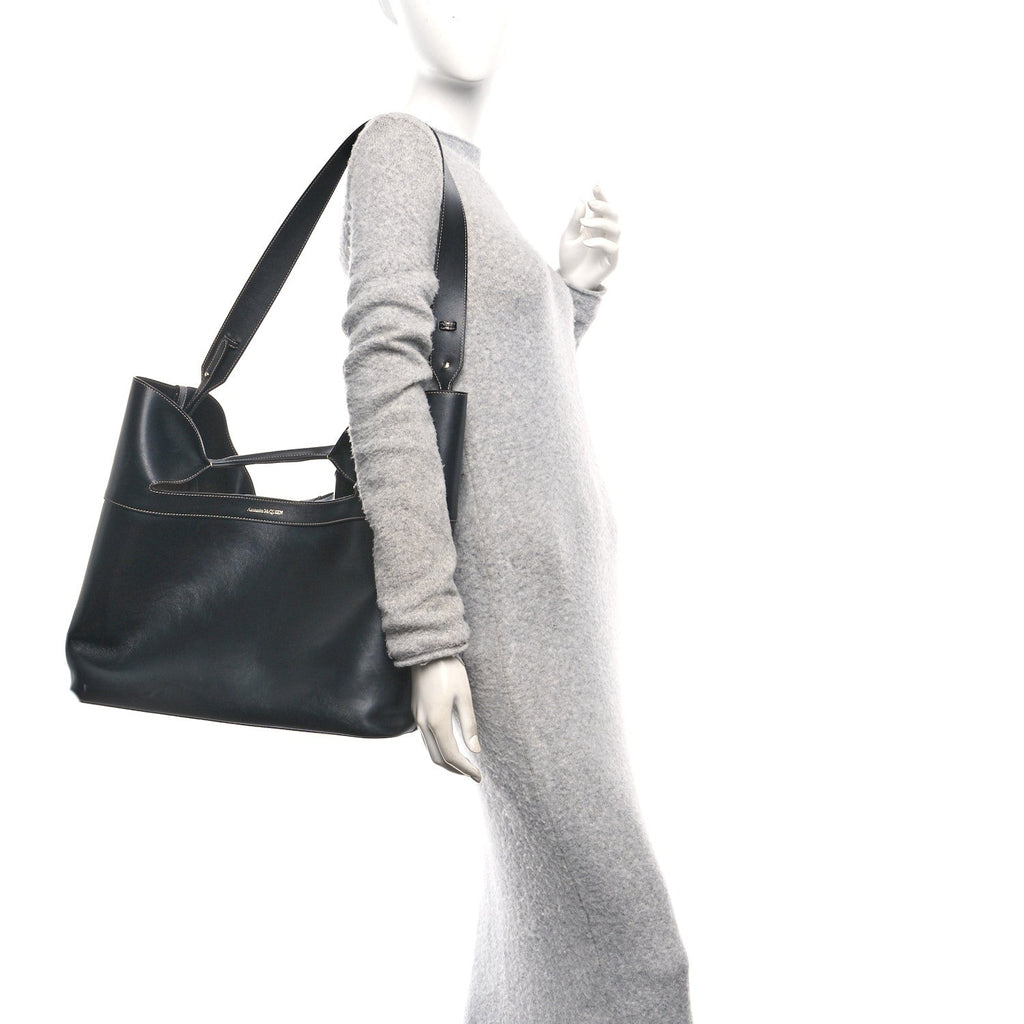 Calfskin Large The Bow Bag Black