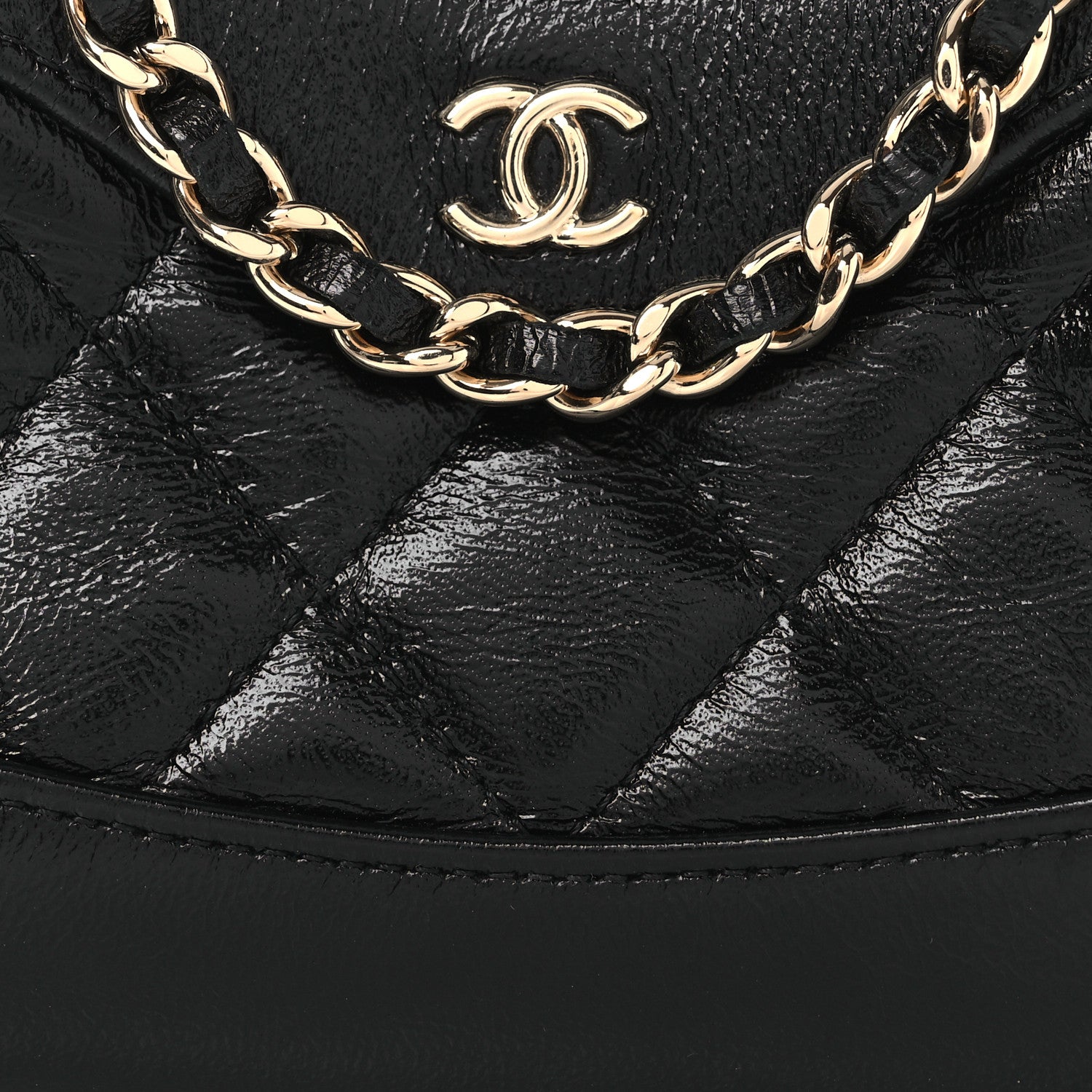 Shiny Lambskin Quilted Micro 31 Clutch With Chain Black