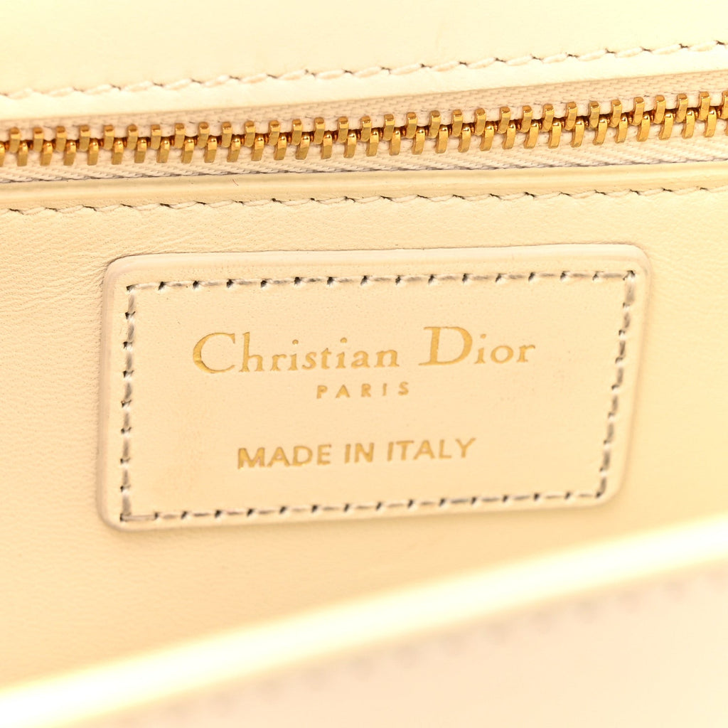 Box Calfskin 30 Montaigne Flap Bag Latte