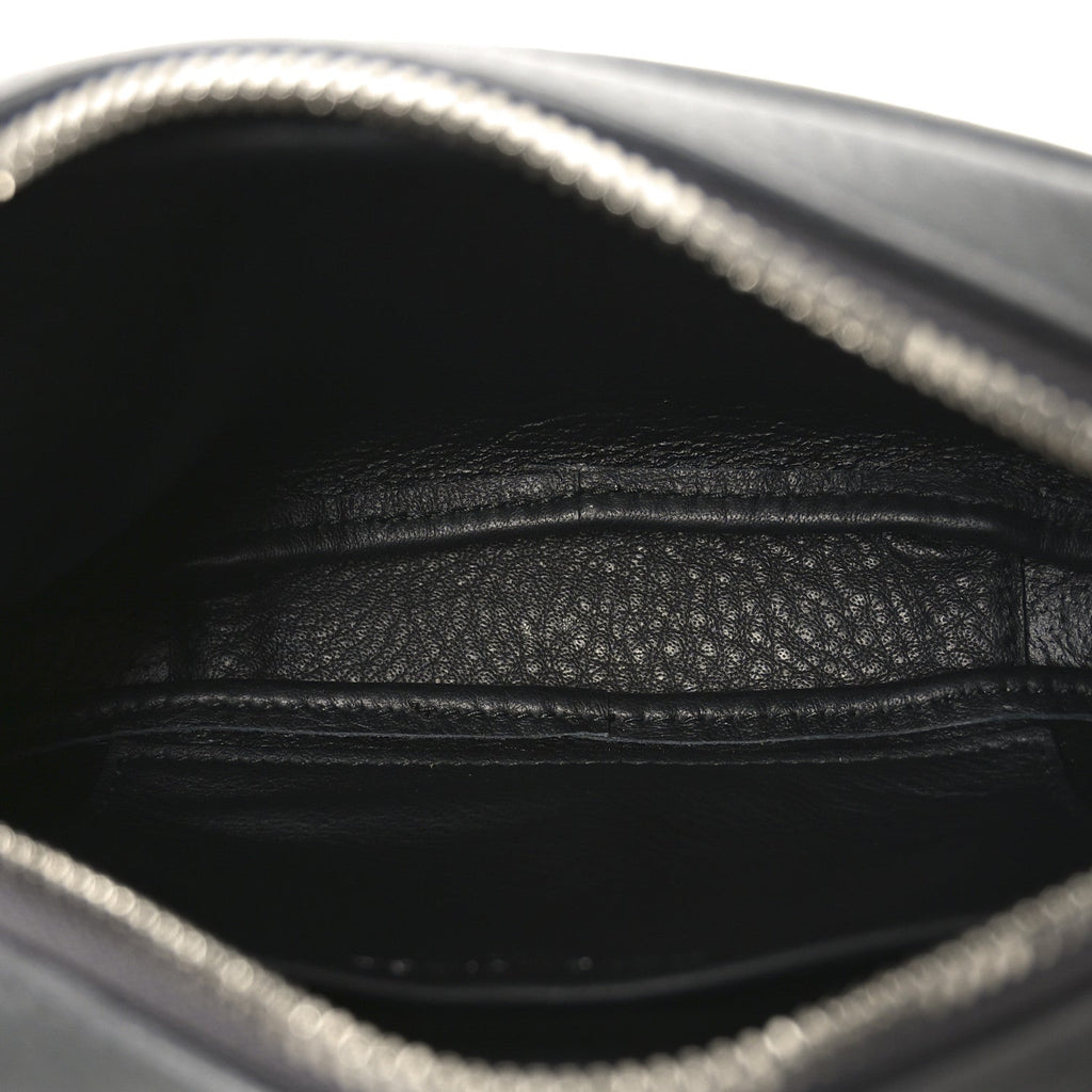 Calfskin Logo XS Everyday Camera Bag Gris Fossile
