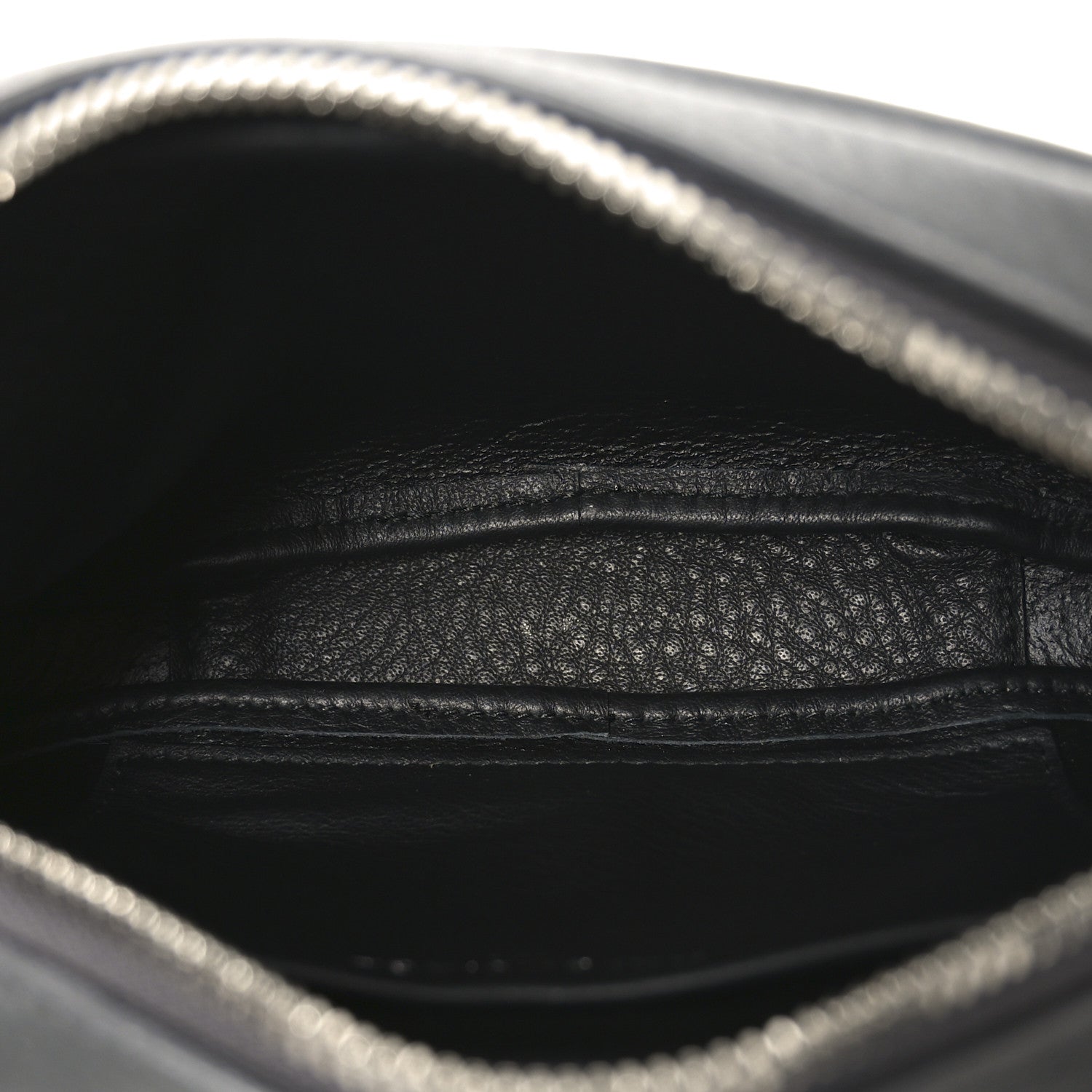 Calfskin Logo XS Everyday Camera Bag Gris Fossile