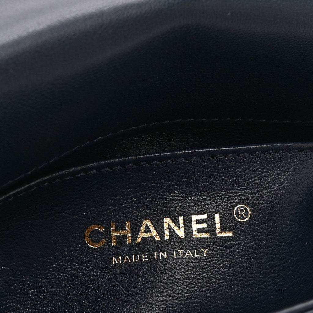 Shiny Lambskin Small Chain Is More Flap Navy Blue