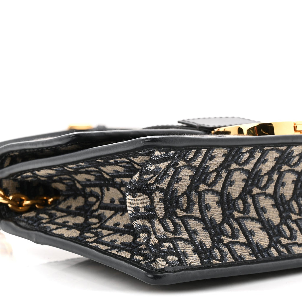 Oblique 30 Montaigne Chain Flap Bag Blue