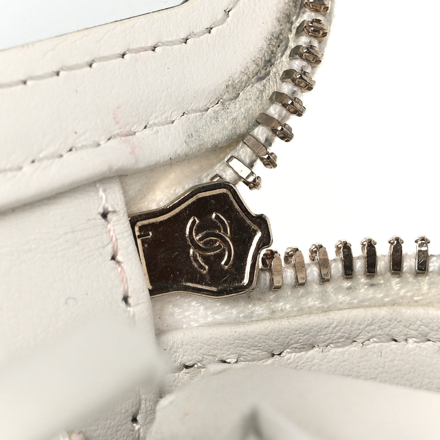 Shiny Caviar Quilted Pick Me Up Vanity Case White