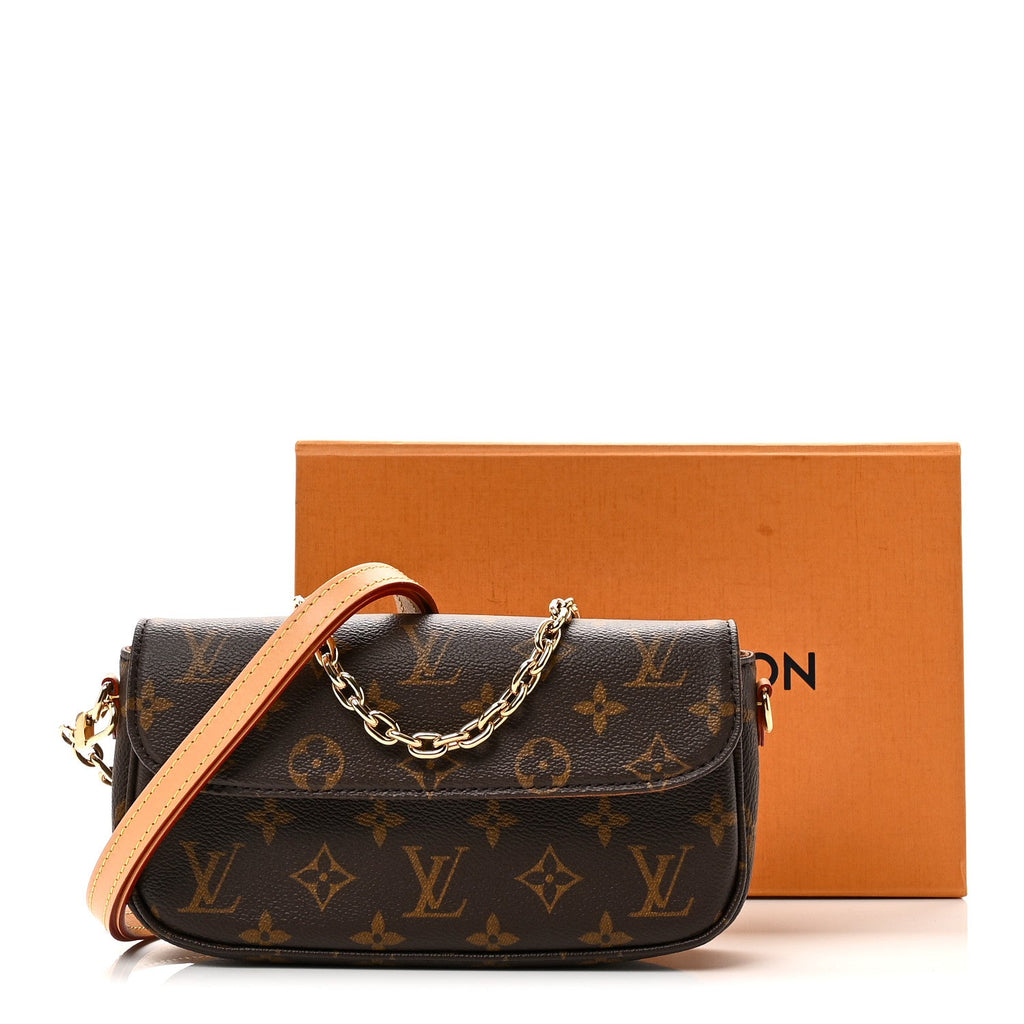 Monogram Ivy Wallet On Chain