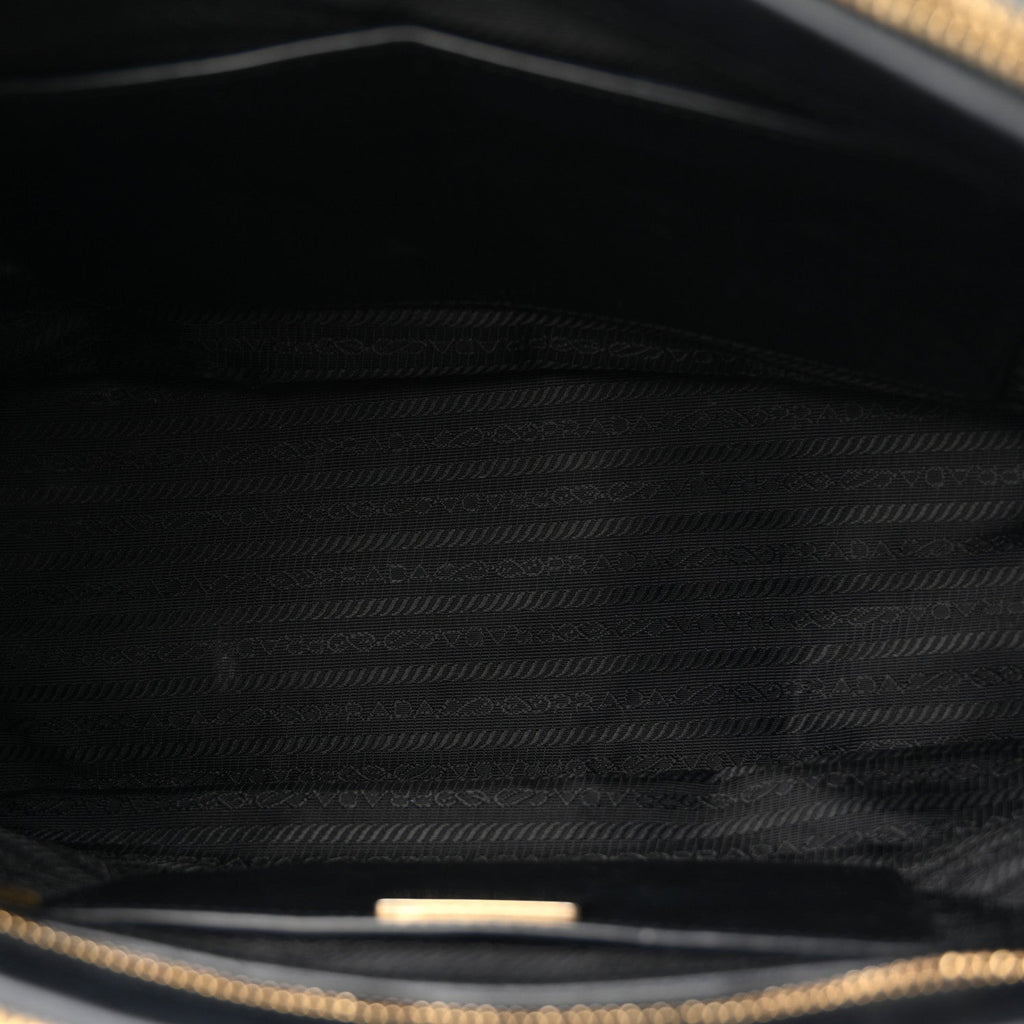 Saffiano Medium Galleria Double Zip Tote Black