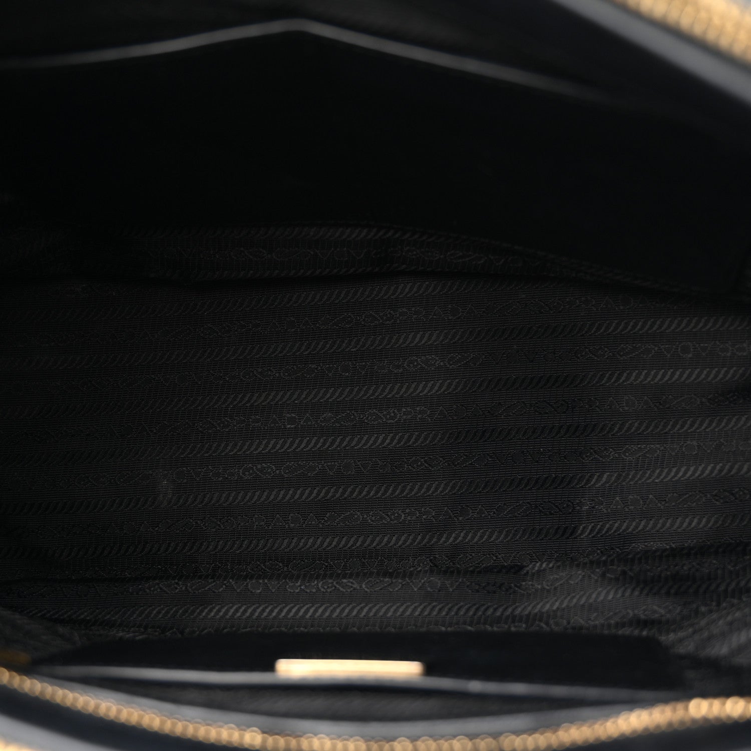 Saffiano Medium Galleria Double Zip Tote Black