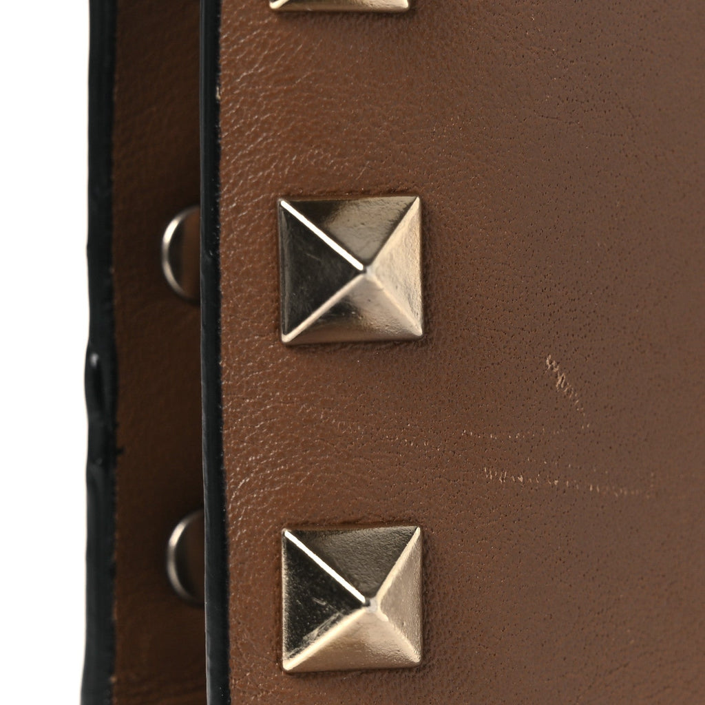 Vitello Rockstud Compact Wallet Cognac