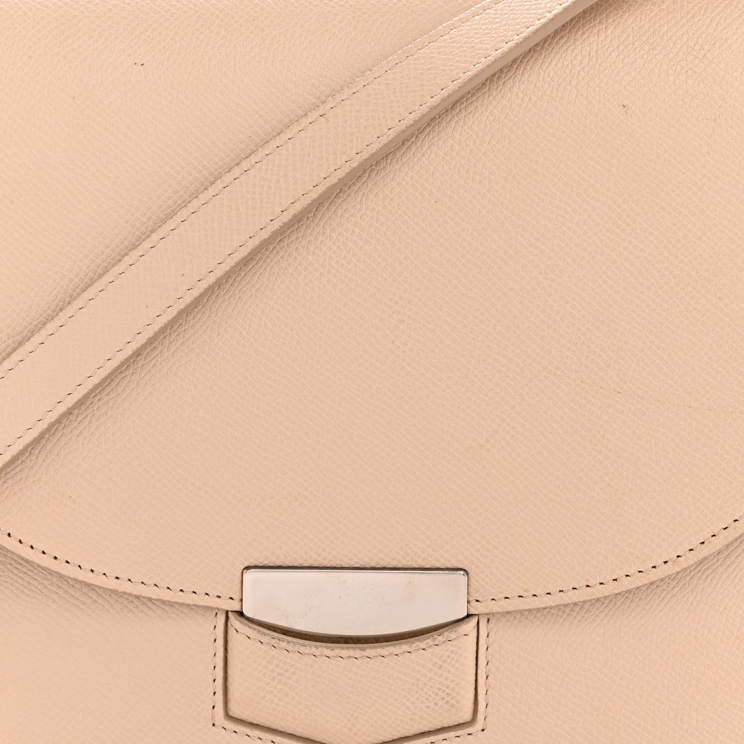 Grained Calfskin Medium Trotteur  Powder