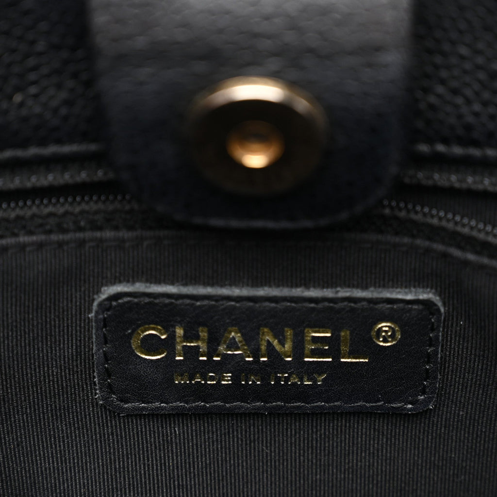 Caviar Quilted Petit Shopping Tote PST Black