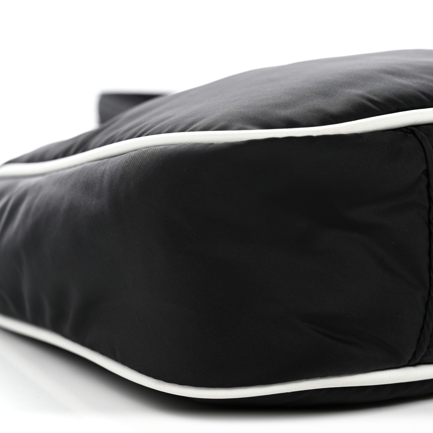 Econyl Nylon Le 5 A 7 Hobo Black White
