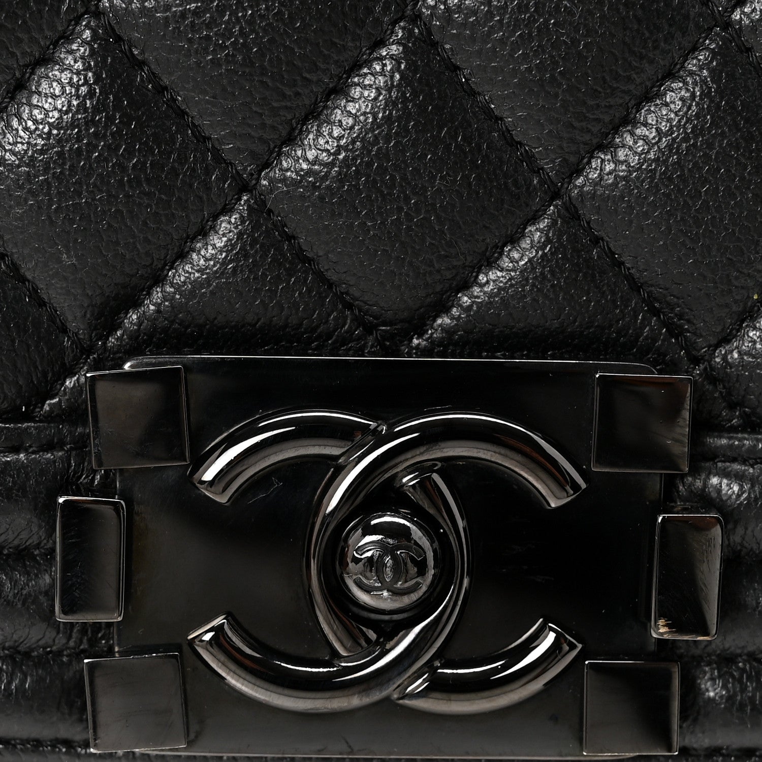 Caviar Quilted Medium Boy Flap So Black