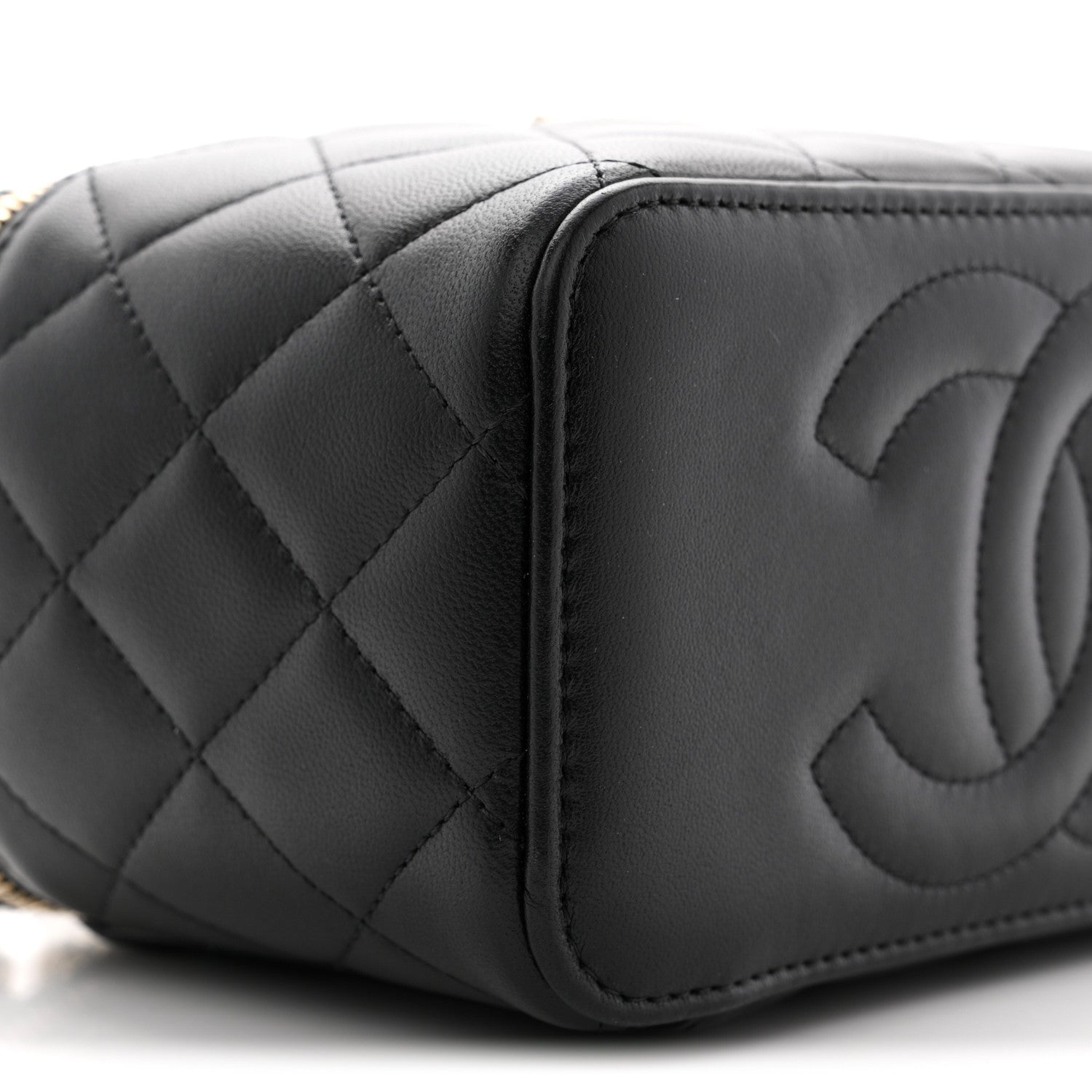 Lambskin Quilted Small Top Handle Vanity Case With Chain Black