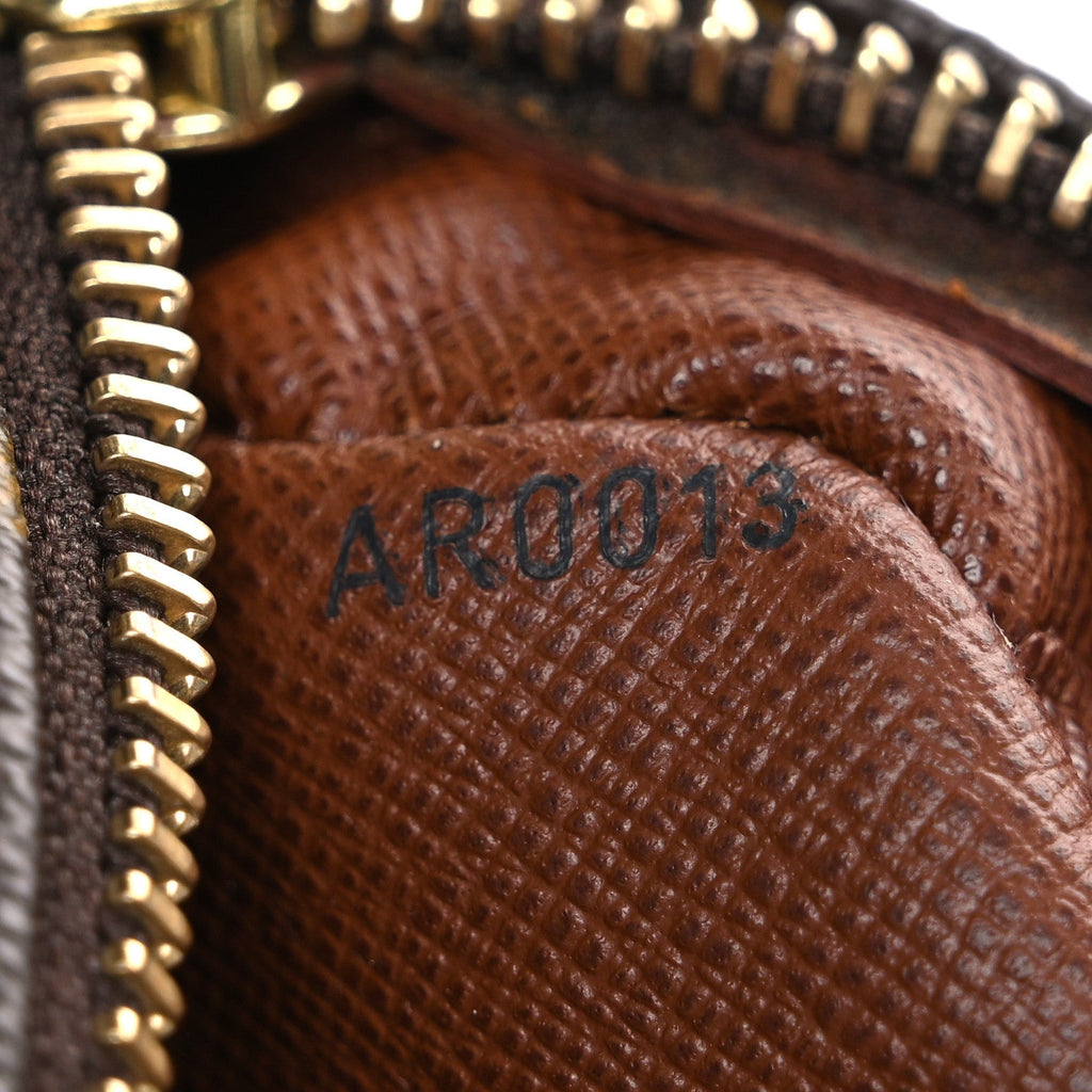 Monogram Nil 28
