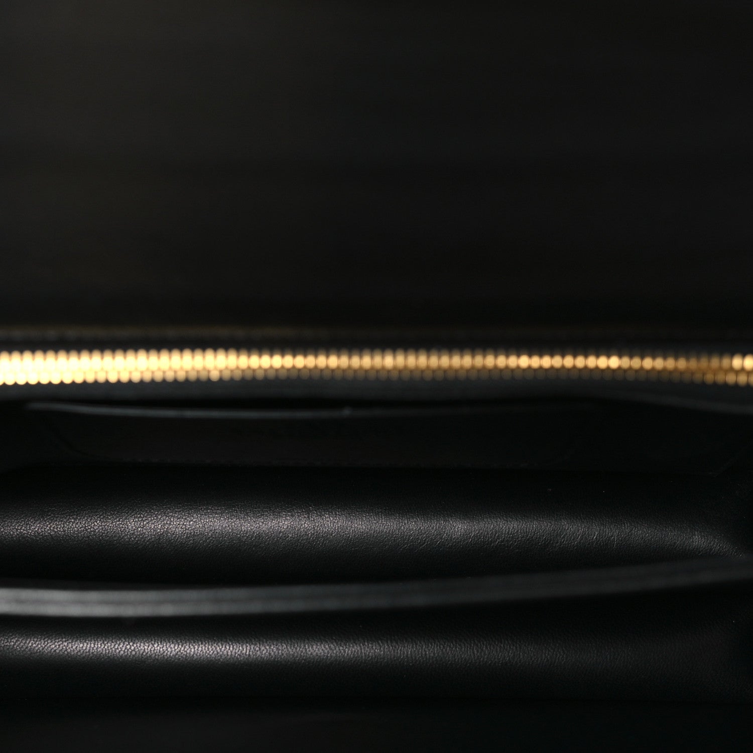 Shiny Calfskin Vain Shoulder Bag Black