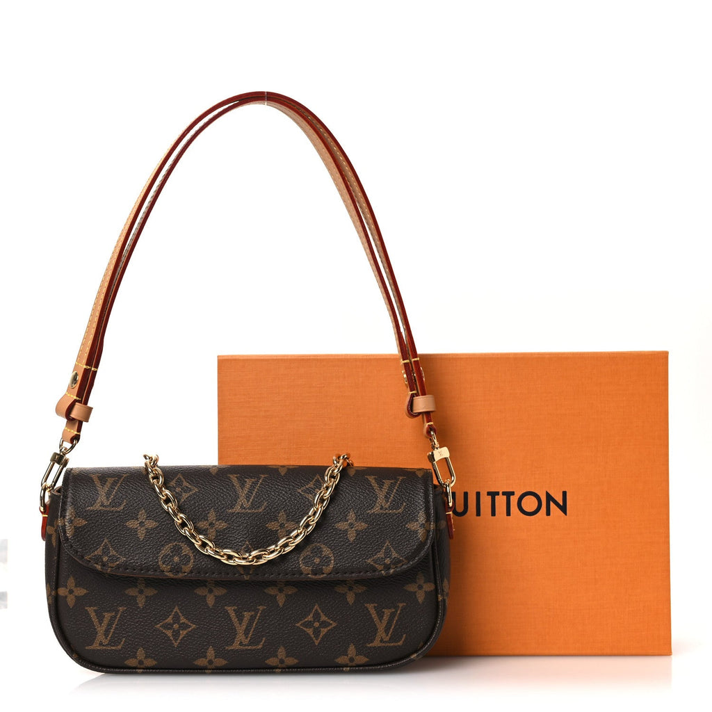 Monogram Ivy Wallet On Chain